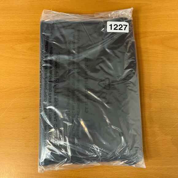 Radio Shack Vintage Y2k 90's Inspired Retro Black T-Shirt Men's Large - Picture 8 of 8